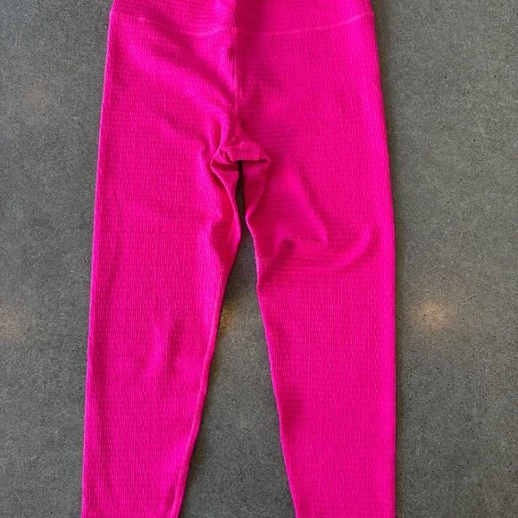 Carbon38 Ribbed Hot Pink Set (Textured) - Picture 3 of 6